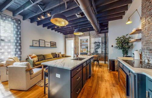 Luxury 8 Bed/4 Ba NuLu Home Private yard/parking - Foto 1