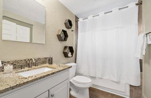 The Ray- 1st Floor Charming Condo- Walk to Downtown - Foto 26
