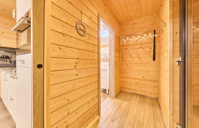 Luxe Timber Lodge & Yoga Loft - Photo 16