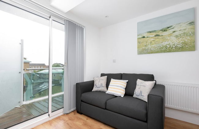 Skyvillion 2bed Enfield Flat W Balcony - Parking - Foto 1