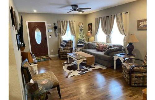 StockYards!-1 block away ! Cowboy Cottage sleeps 9 - Foto 41