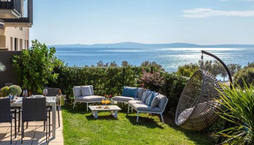 New LUXURY apartment with sea view and PRIVATE heated pool, 50m from the beach - Photo 5, Garden