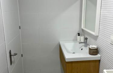 1 linea de playa puerto deportivo Vistas al mar recién reformado - Photo 25