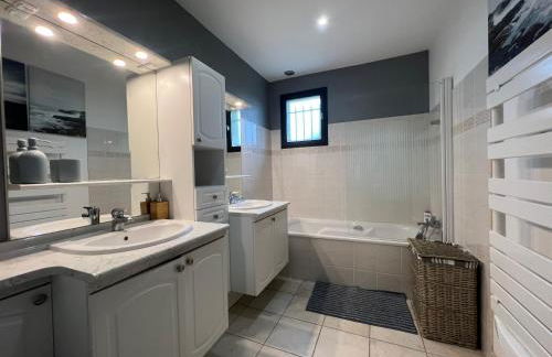 Maison avec piscine, sauna, spa - Photo 21