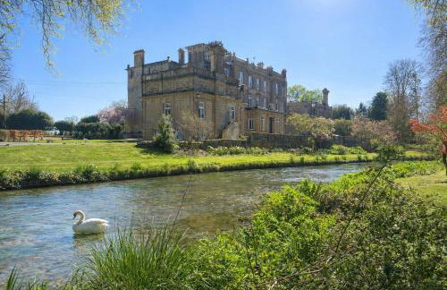 Cosy Riverside Hideaway - Photo 6