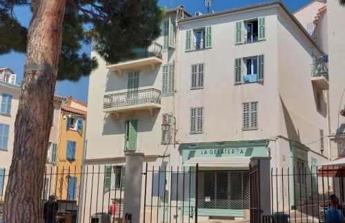 Place du Suquet - In the hart of old Cannes - 2 Min Walking distance from Palais de Festivals and Beaches - Photo 11