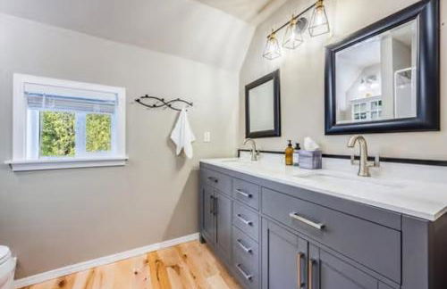 Hillside Cottaga- Private pond, hot tub, game room, by ONP - Foto 3