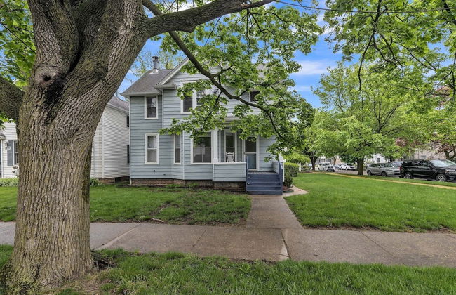 Unique Charmer: Outdoor Space & More Near Um 3 Bedroom Home by RedAwning - Foto 29