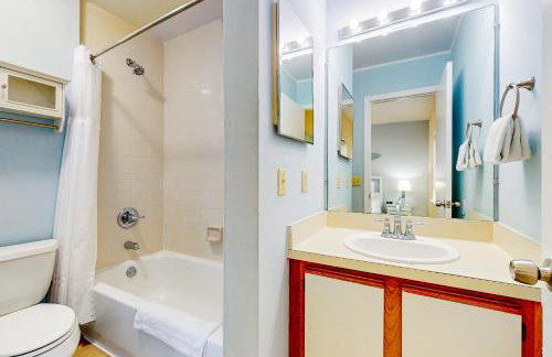 Ocean-view townhome with balcony & W/D - walk to beach - dog-friendly - Foto 22