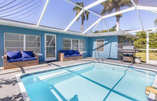 Relaxing 4 bedroom home with Pool - Photo 4