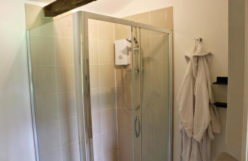 The Lodge - 2 acres of garden with hot tub and fire pit and BBQ - Foto 6