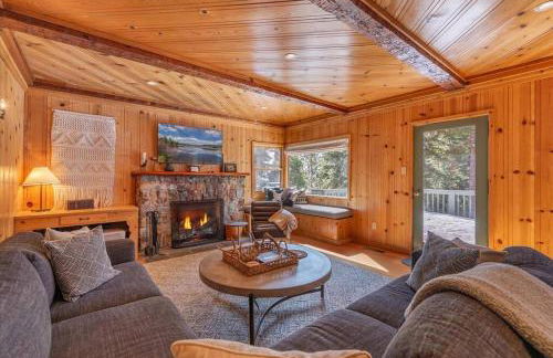 Cozy Designer Decorated Cabin Near Slopes Fireplace Peekaboo Lakeview - Foto 13