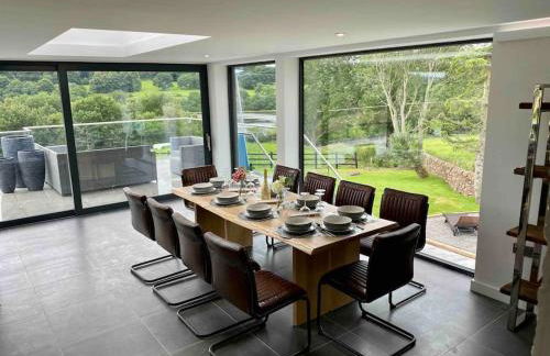 Luxury Accom with Amazing Views over Rudyard Lake - Photo 14