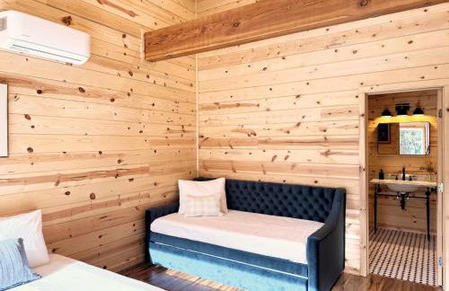 Log Cabin w/ pool, spa, game room, sleeps 20 - Foto 37