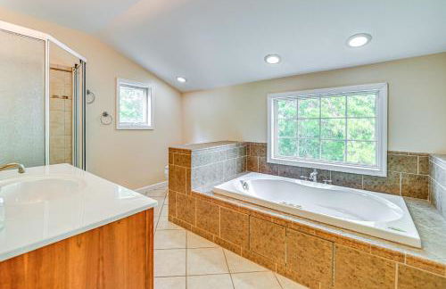 Charming Ballston Spa Home with Sauna and Private Pool - Foto 23
