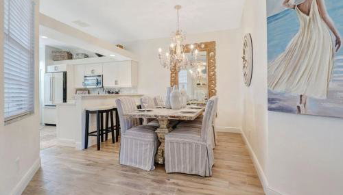 Sunshine days Stunning pool home. Gated community - Foto 4