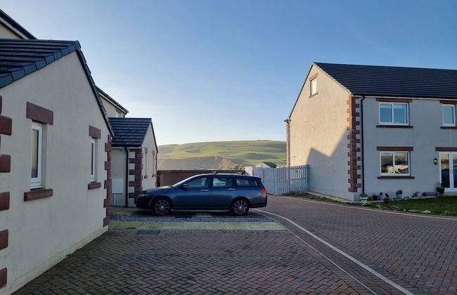 Impeccable Beachfront 2-bed Cottage in St Bees - Photo 18