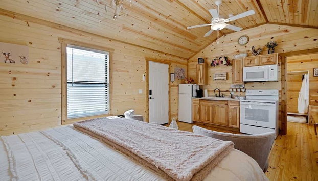 Fancy Cabin Right on Main St! - Foto 3, Habitación