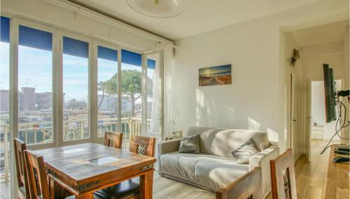 Beautiful Apartment In Lido Di Pomposa - Photo 1