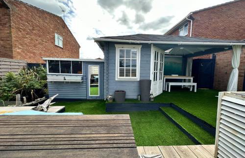 Fantastic 2-Bed House with Parking - Hosted by Hutch Lifestyle - Foto 45