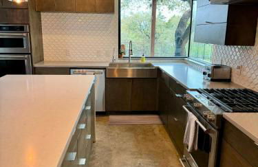 Upscale Modern Hill Country Home! Has it ALL! - Foto 25