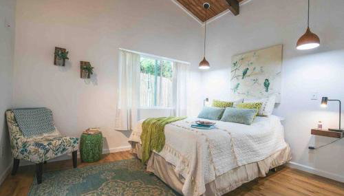 Romantic Retreat, Relax at Hot-tub, Indoor & Outdoor shower, firepit, 5 min to Hawaii Volcano park - Foto 3