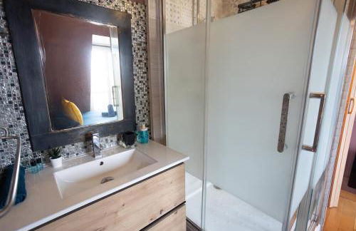 APPARTEMENT CHALEUREUX ARTISTIQUE QUARTIER GARE DU NORD - GARE DE L'EST et GRANDS BOULEVARDS - Foto 29