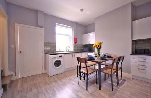 A1, M62, Free Parking, WiFi, 5 Beds - Foto 3