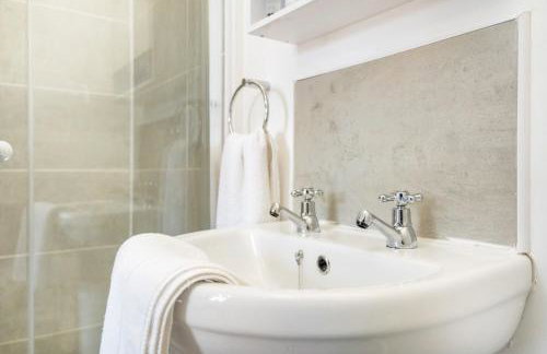 NEW! Stylish 5-Bed Apartment in Stockton-on-tees by Stay With Us, Perfect for Contractors & Large Groups, FREE Parking! - Foto 44