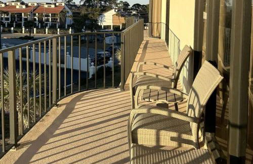 Oh Buoy! Catch the Breeze at This Beachfront Escape! Sleeps 8! - Foto 20