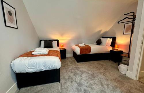 Stunning 4 Bedroom, Sleeps 9, Centre Of Telford - Photo 4