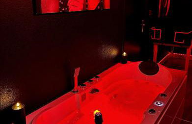 Le baiser 2 Love room du plaisir interdit - Photo 4