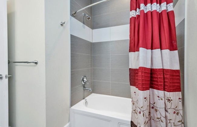 Serenity 3 Bed Townhome 3 Bedroom Townhouse by RedAwning - Foto 28