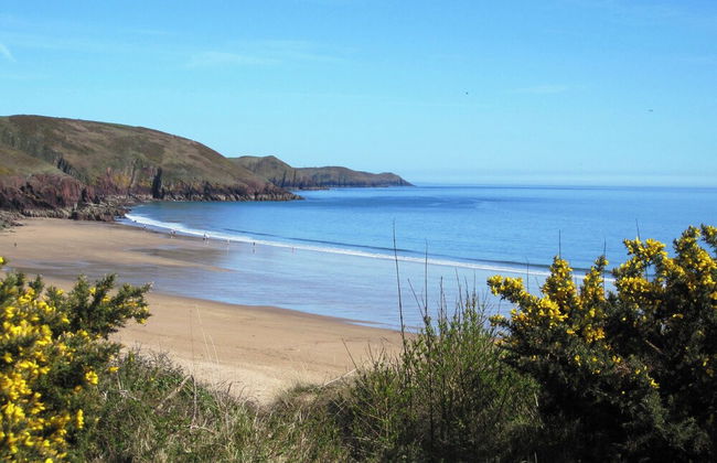 Freshwater Bay Holiday Cottages - Photo 1