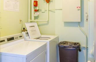 Tropical Studios at Marine Surf Waikiki - FREE PARKING - BEST LOCATION - FULL KITCHEN - SWIMMING POOL - Foto 34