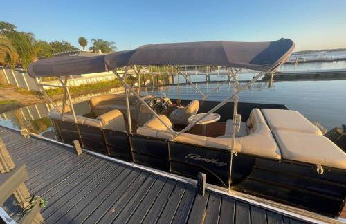 Lakefront Duplex with Pontoon Boat 2 Bedroom Home - Foto 15