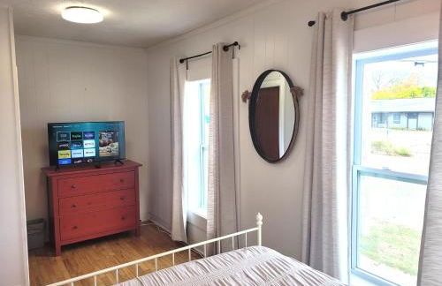 Restoration - Hot Tub, AC, and Great Location! - Foto 38