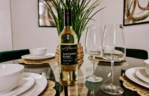 2-Bed Apartment - For Contractors & Business Travellers - Long Stays Welcome - Photo 47