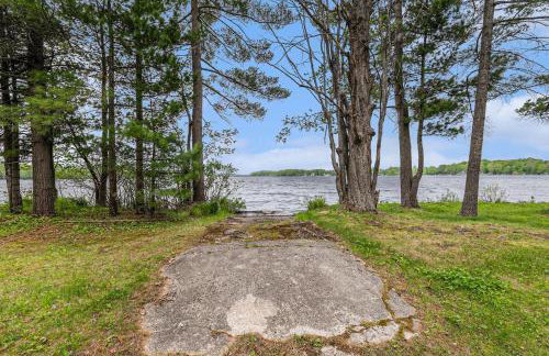 Relax Explore Waterfront Crawford Lake Cottage - 4878 - Foto 66