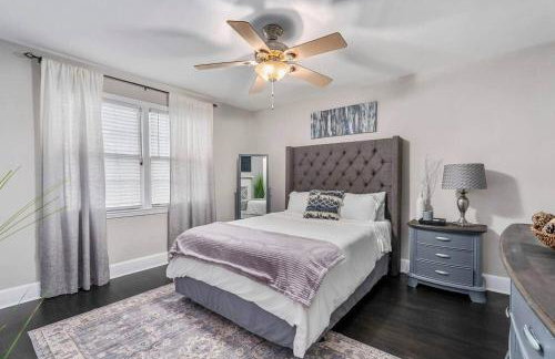 Quaint house, king bed 2min from down town - Photo 3