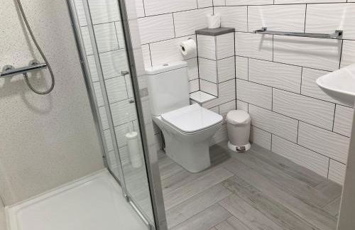 Westertonhill Newbuild Lodges with Private Hot Tub Hire Available - Foto 13