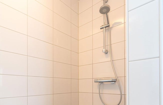 Luxe Stay With Sauna & Garden - Photo 18