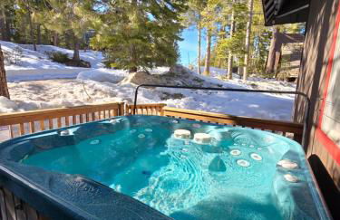 Chamberland retreat-Hot Tub, Pool Table, Movie & Ski - Photo 1