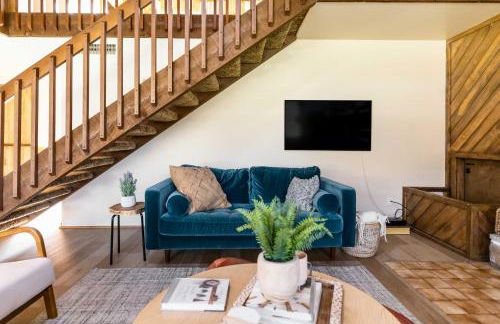 Whispering Hollow Lodge on Greer Main St! - Foto 6