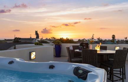Sunset Serenity by Avantstay Rooftop w/ Hot Tub & Fire Pit, 3 Blocks to Beach! - Foto 76