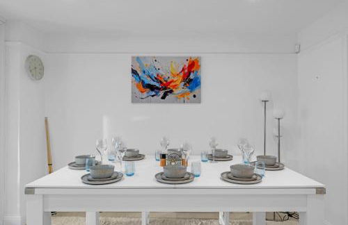 3BR Home for 6 in Rainham, Parking & Wi-Fi - Foto 12