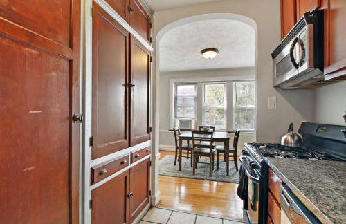 Prime City Stay in a 1BR Apartment - Cullom F2 - Photo 12