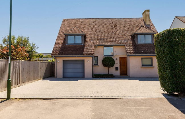 Gorgeous Home for 12 - Walk to Beach - Sea View - Photo 7