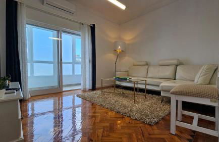 Almada Lisbon em frente dos transportes públicos - Foto 12