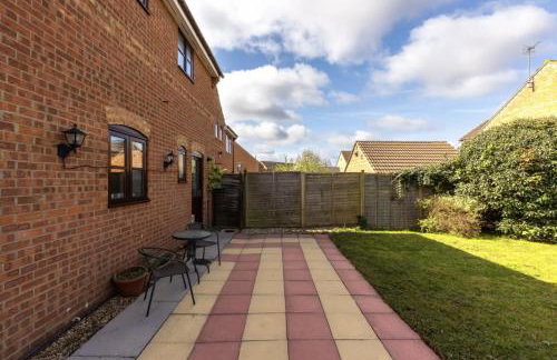 Detached House - Prime Location - Free Parking, Fast Wifi and Smart TVs with Sky TV and Netflix by Yoko Property - Foto 28